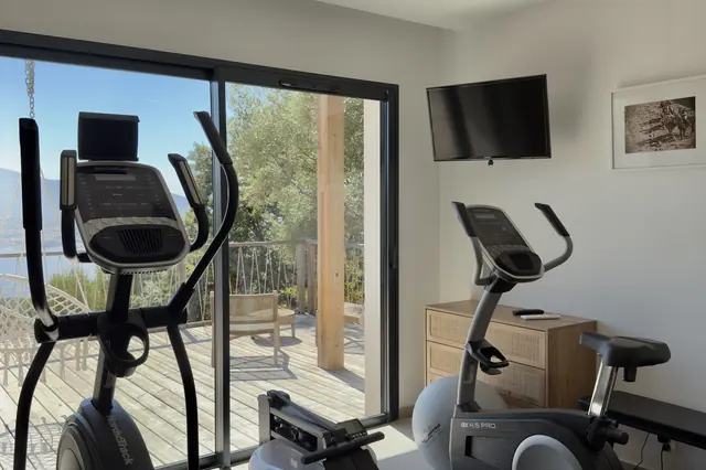 The sea-view gym
